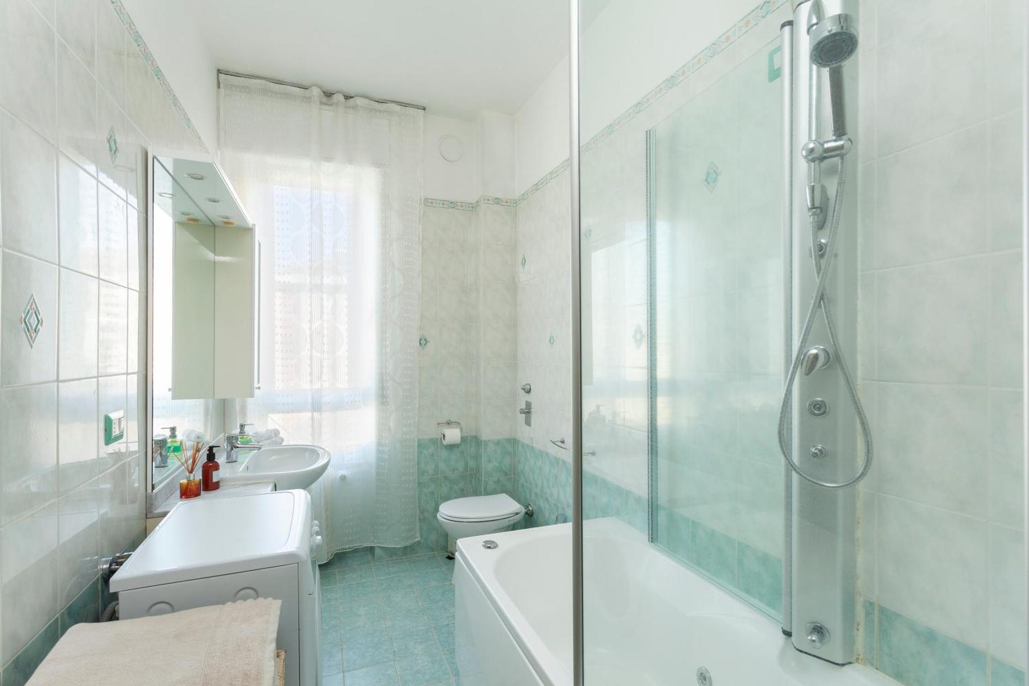 Two Spacious Bedrooms 1 Minute To Metro Stop Apartamento Milán