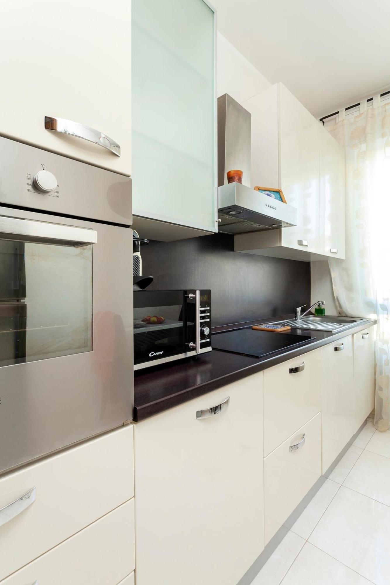 Two Spacious Bedrooms 1 Minute To Metro Stop Milán